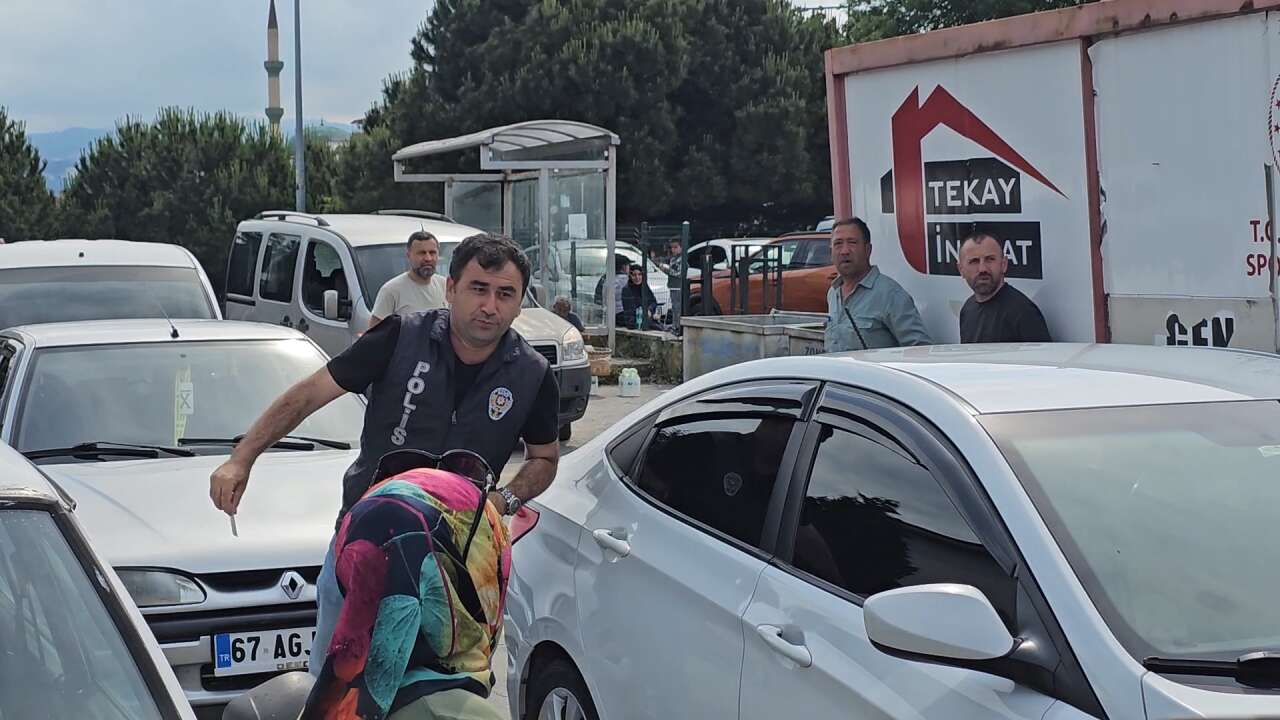Kardeşinin kimliğiyle LGS’ye geldi! Amcası 4 dakika kala yetiştirdi 3